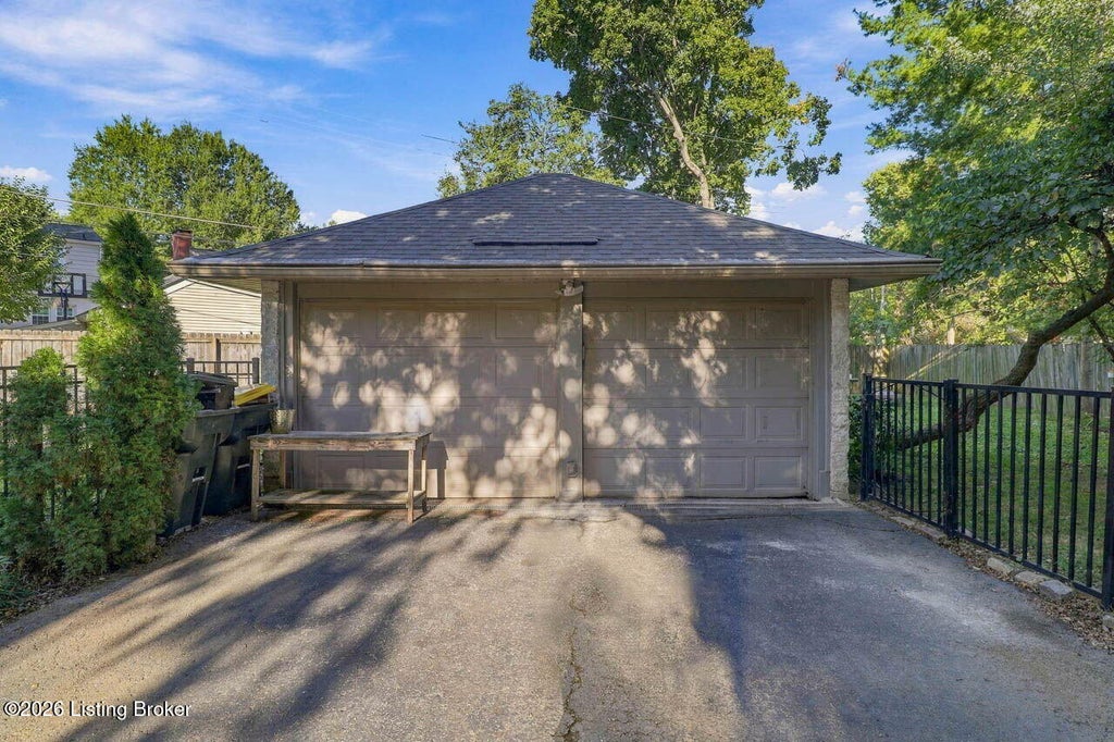 Photo of 2613 Montrose Ave, Louisville, KY 40205 (MLS # 1732441)