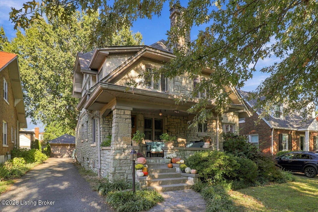 Photo of 2613 Montrose Ave, Louisville, KY 40205 (MLS # 1732441)