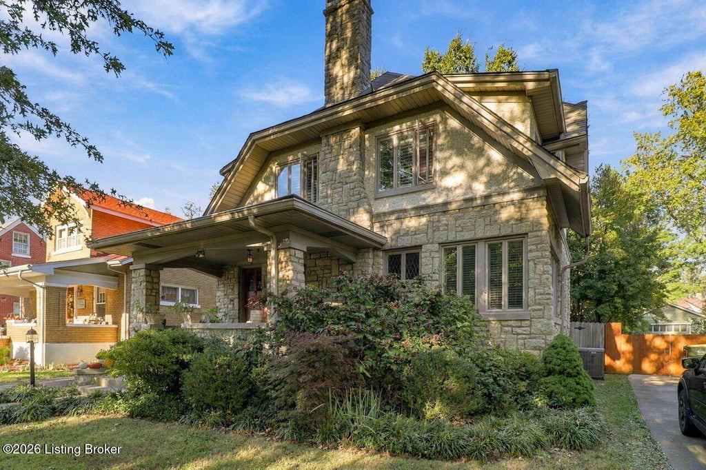 Photo of 2613 Montrose Ave, Louisville, KY 40205 (MLS # 1732441)