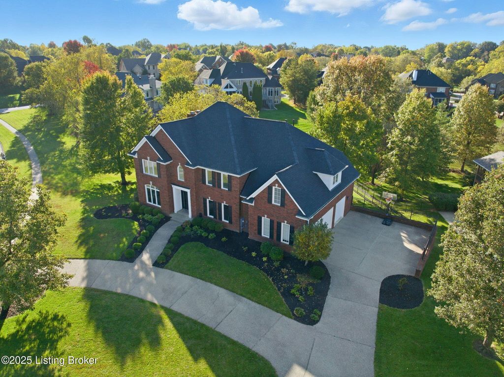 Photo of 3201 Hillcreek Ct, Prospect, KY 40059 (MLS # 1704789)