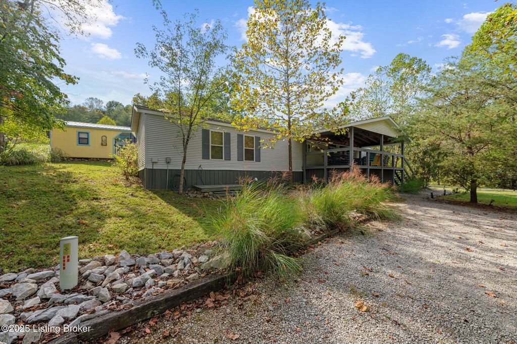 Photo of 357 Lakeview Ln, Clarkson, KY 42726 (MLS # 1713112)