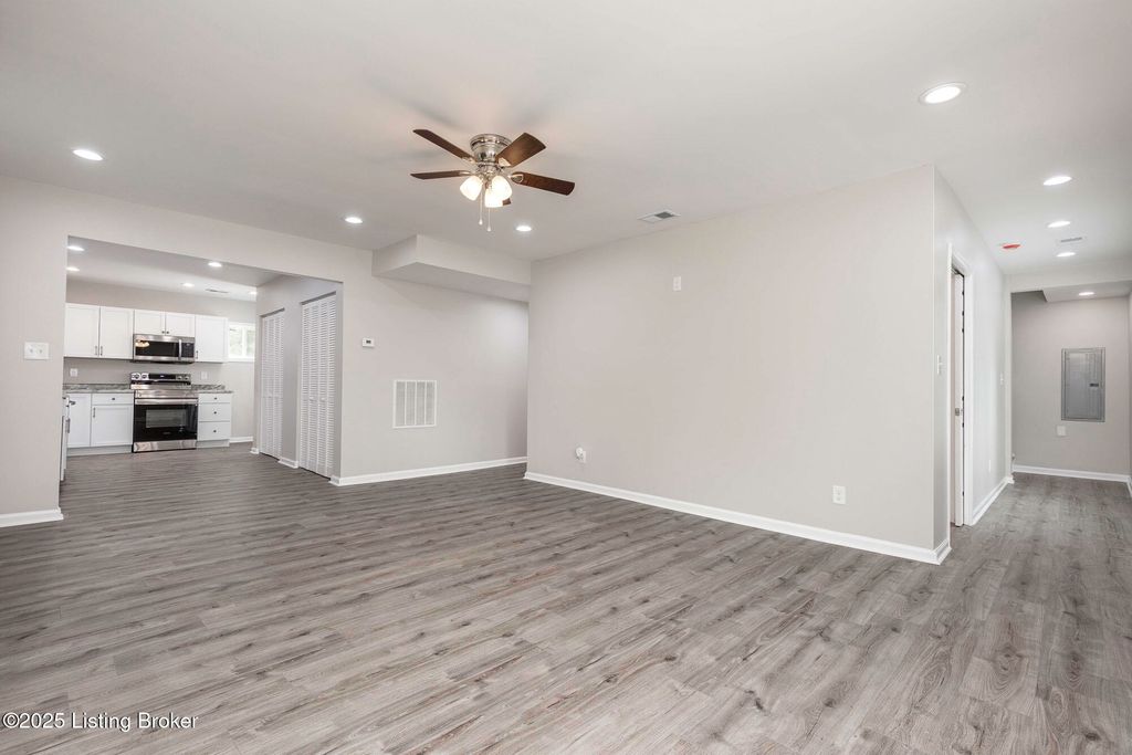 Photo of 1052 CECIL Ave, Louisville, KY 40211 (MLS # 1706847)