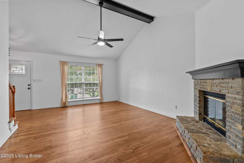 Photo of 4703 Oak Pointe Dr, Louisville, KY 40245 (MLS # 1727252)