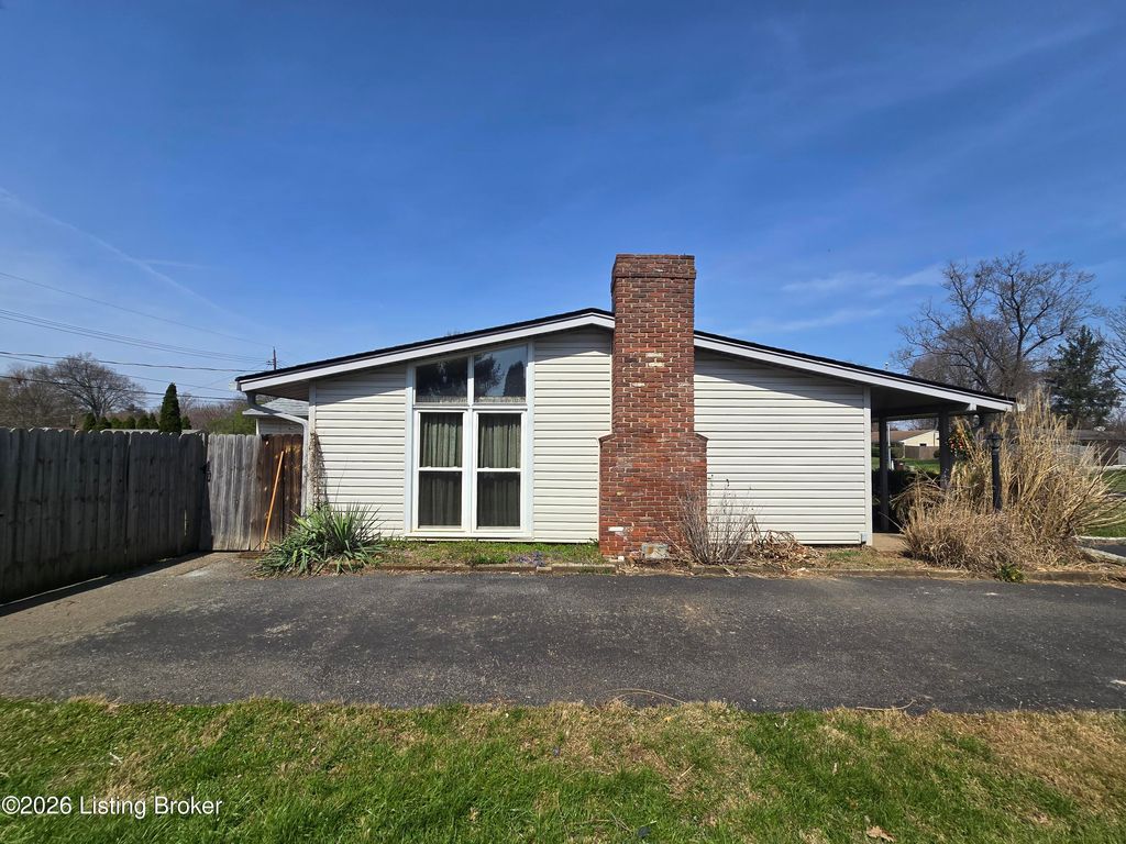 Photo of 1720 Brentmoor Ln, Moorland, KY 40223 (MLS # 1712623)