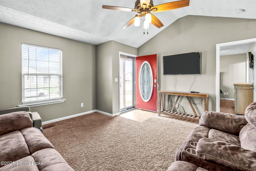 Photo of 157 Wooded Oak Ct, Shepherdsville, KY 40165 (MLS # 1717798)