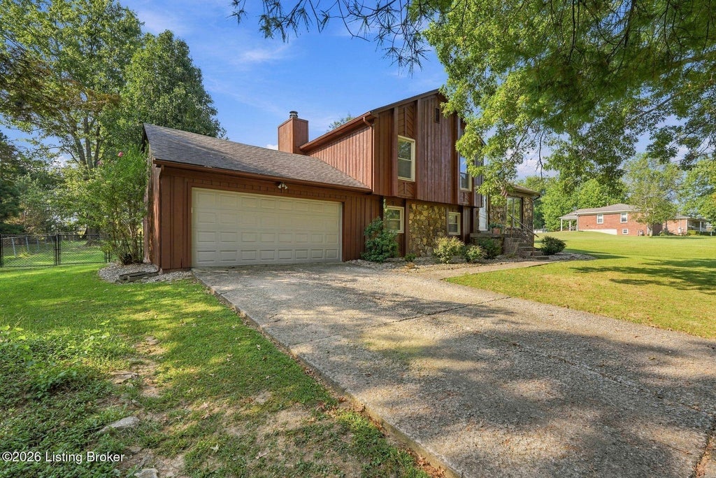Photo of 5806 Renada Dr, Crestwood, KY 40014 (MLS # 1729038)