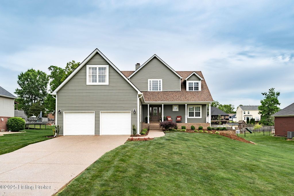 Photo of 182 Burlwood Cir, Mt Washington, KY 40047 (MLS # 1700517)