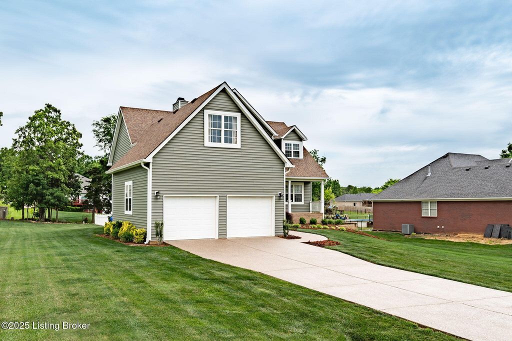 Photo of 182 Burlwood Cir, Mt Washington, KY 40047 (MLS # 1700517)