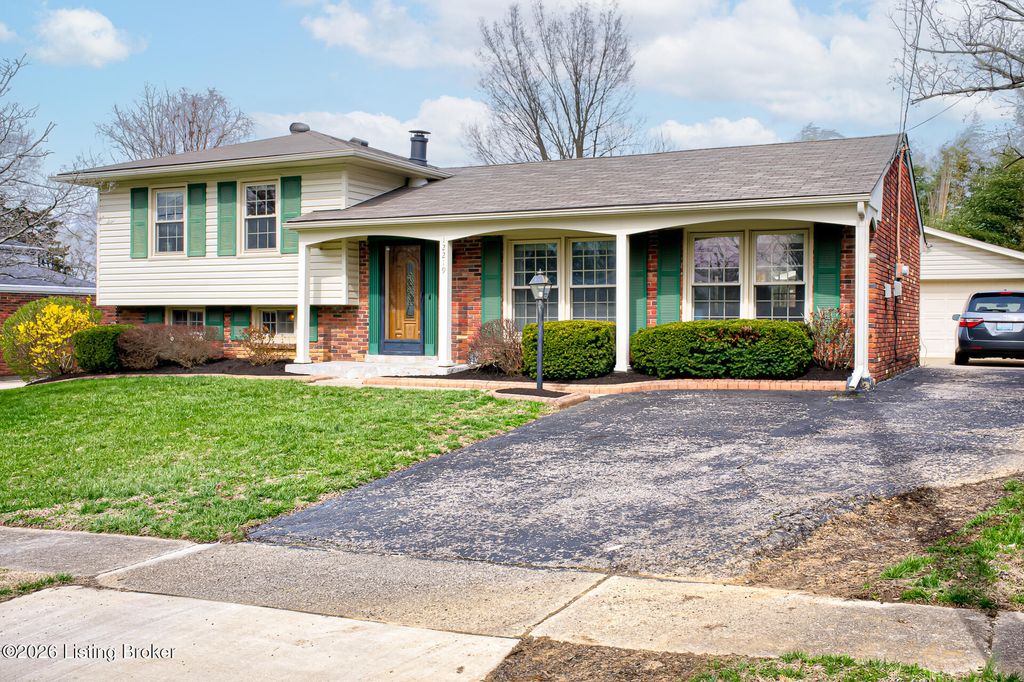 Photo of 12219 Brookgreen Dr, Louisville, KY 40243 (MLS # 1711594)