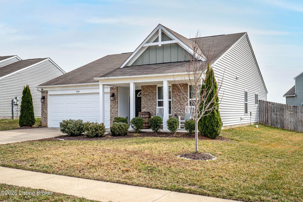 Photo of 600 Birchwood Cir, Shelbyville, KY 40065 (MLS # 1710243)