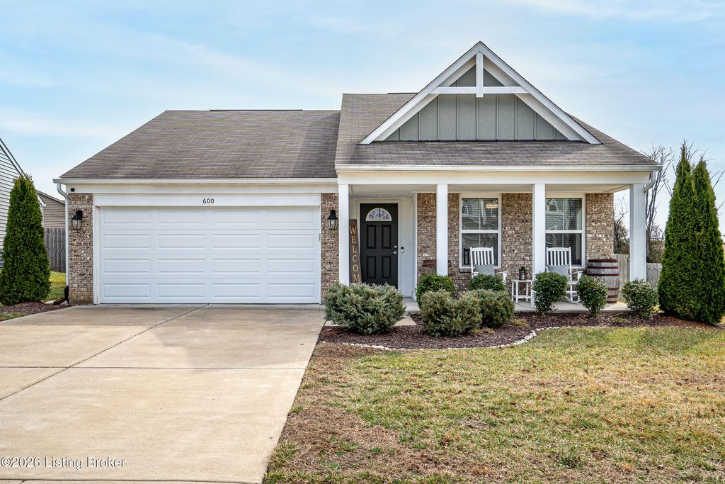 Photo of 600 Birchwood Cir, Shelbyville, KY 40065 (MLS # 1710243)