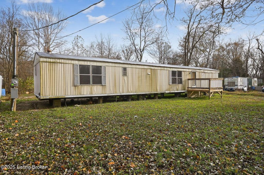 Photo of 226 Creekside Dr, Shepherdsville, KY 40165 (MLS # 1703896)