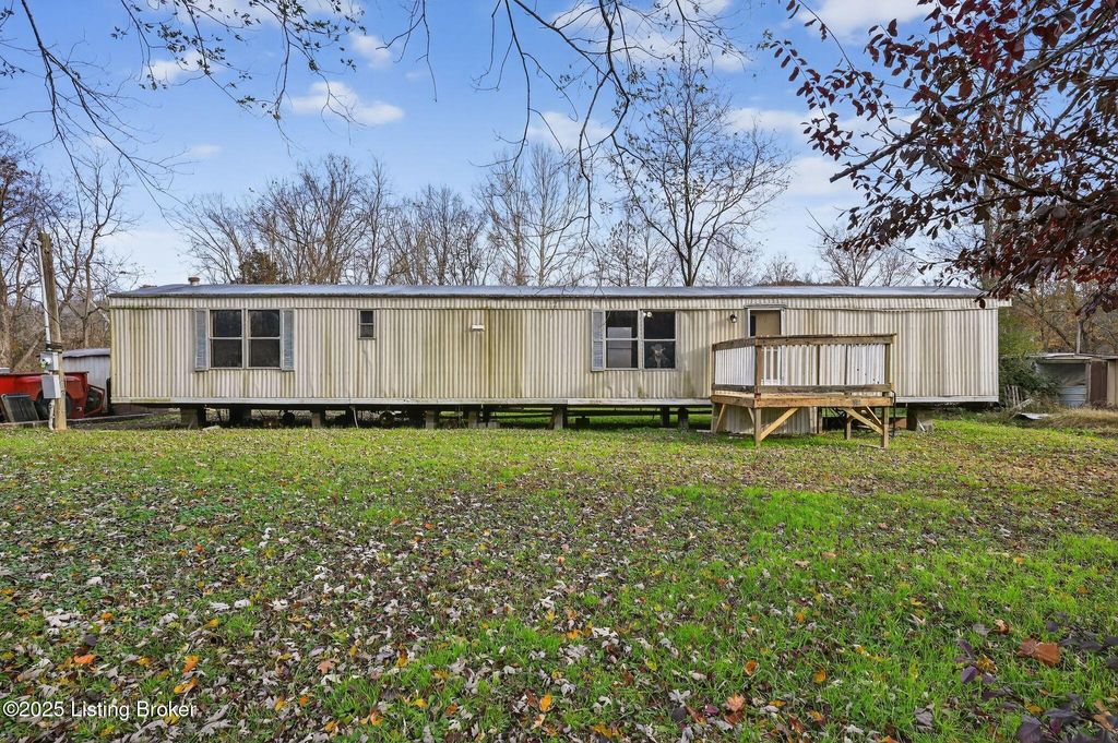 Photo of 226 Creekside Dr, Shepherdsville, KY 40165 (MLS # 1703896)