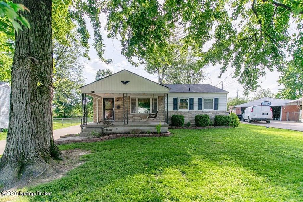 Photo of 304 W Southside Ct, Louisville, KY 40214 (MLS # 1710510)