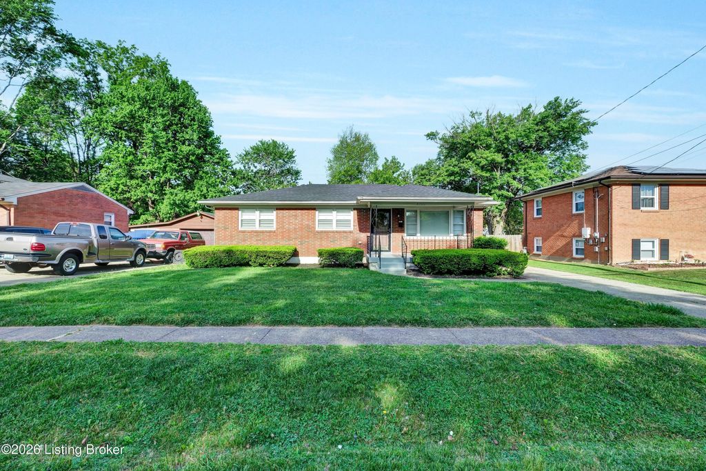 Photo of 8300 Gloxinia Dr, Louisville, KY 40258 (MLS # 1714885)