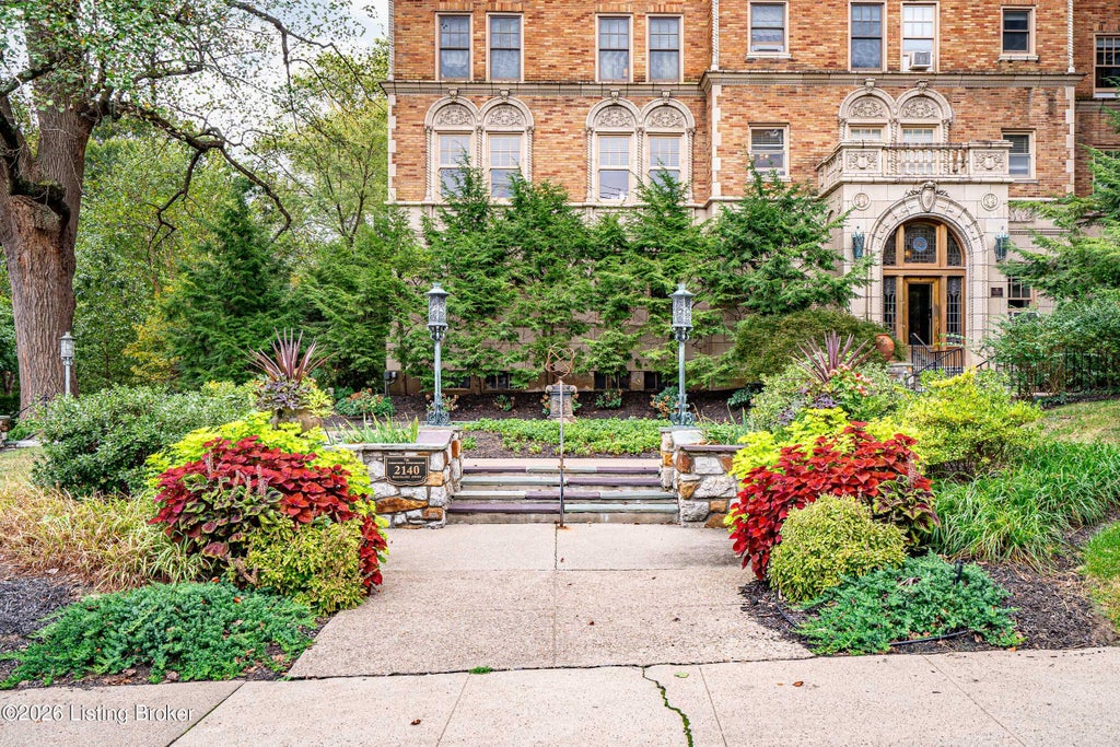 Photo of 2140 Bonnycastle Ave #APT 1C, Louisville, KY 40205 (MLS # 1730465)