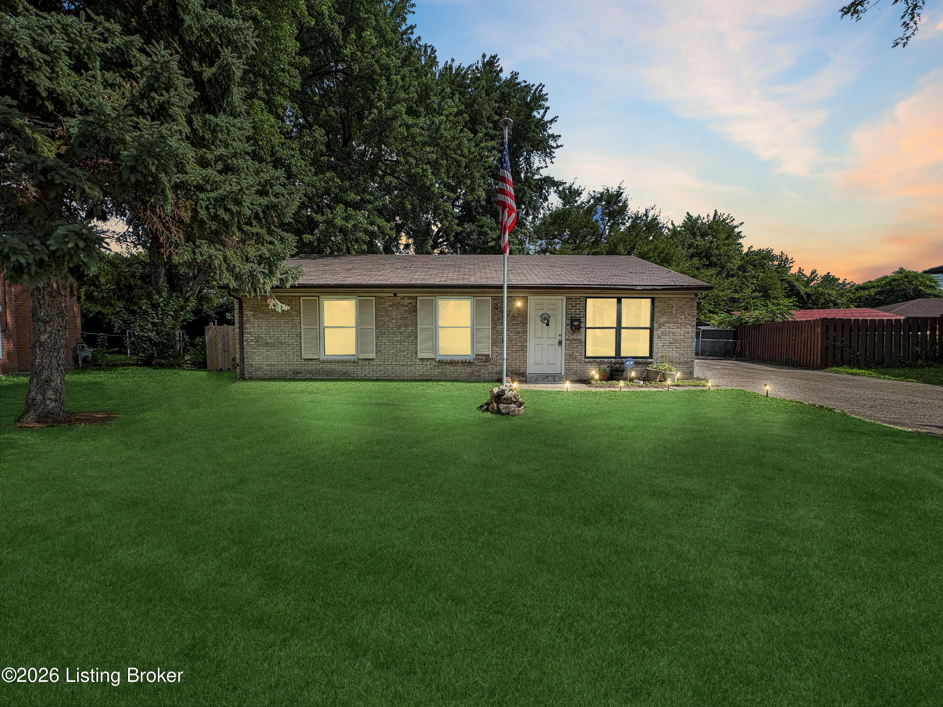 Photo 1 of 45 — 4906 Lesabre Dr, Louisville, KY 40216