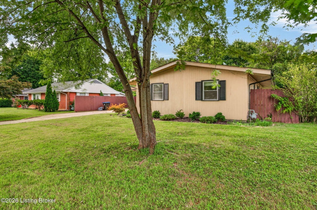 Photo of 3639 Kelly Way, Louisville, KY 40220 (MLS # 1729058)