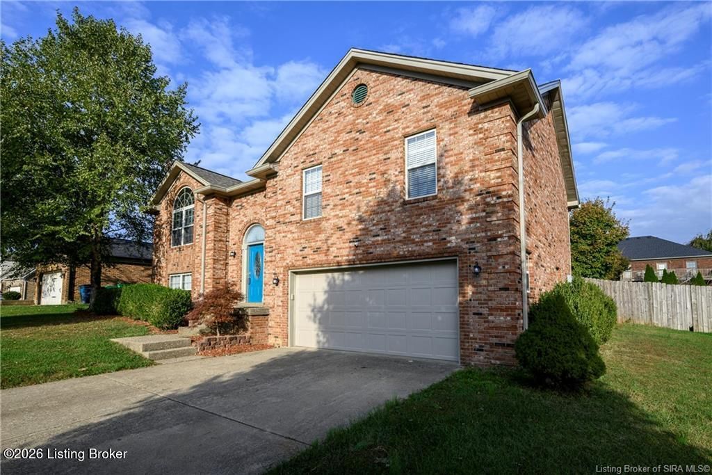 Photo of 1034 Brookstone Ct, Georgetown, IN 47122 (MLS # 1718291)