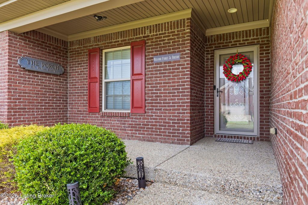 Photo of 160 Green Garden Dr, Mt Washington, KY 40047 (MLS # 1714985)