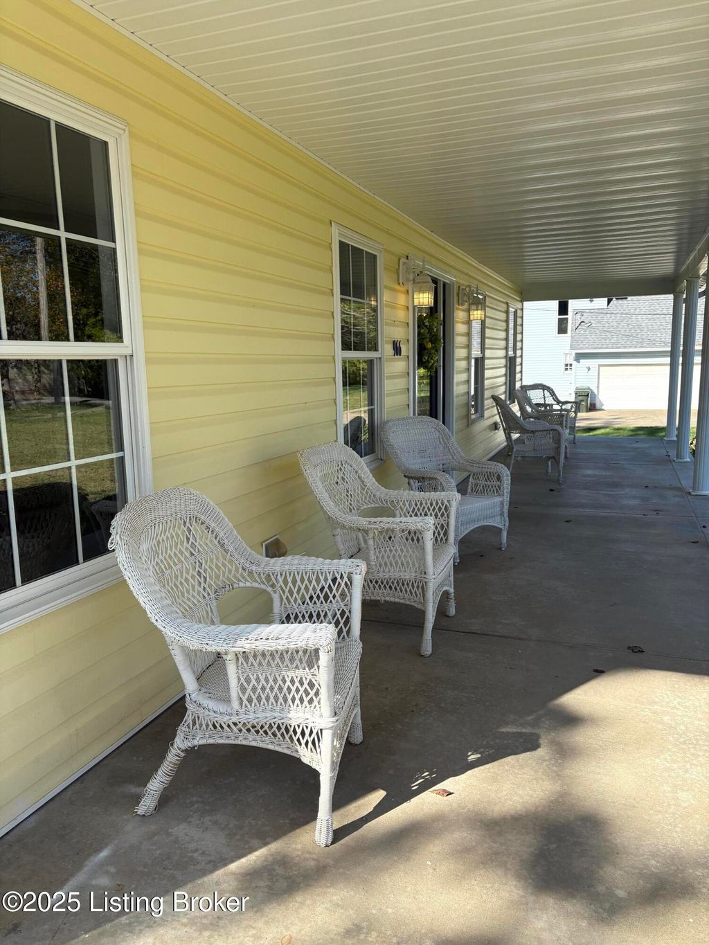 Photo of 966 Alpar Ln, Shepherdsville, KY 40165 (MLS # 1701324)