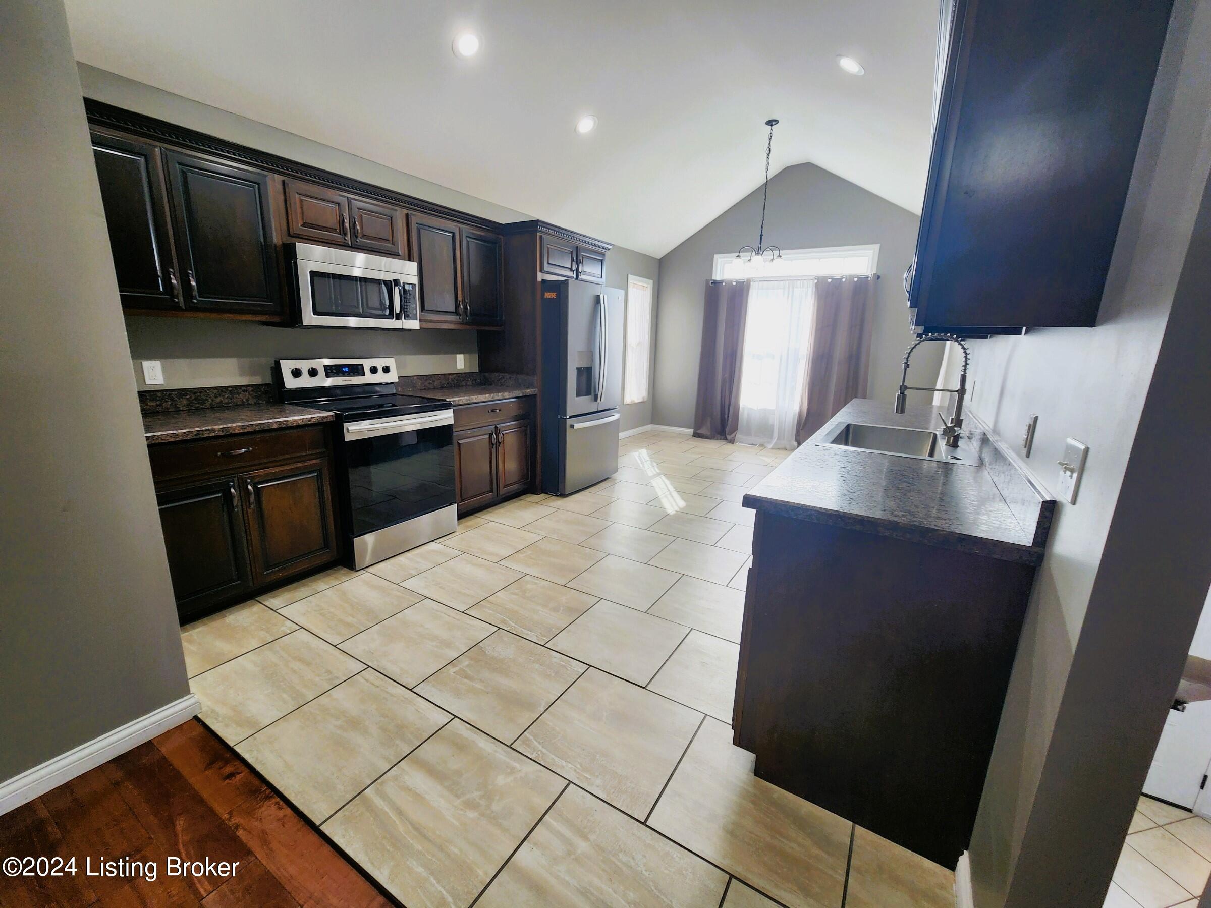 201 S Howard St, Bardstown, Kentucky image 3