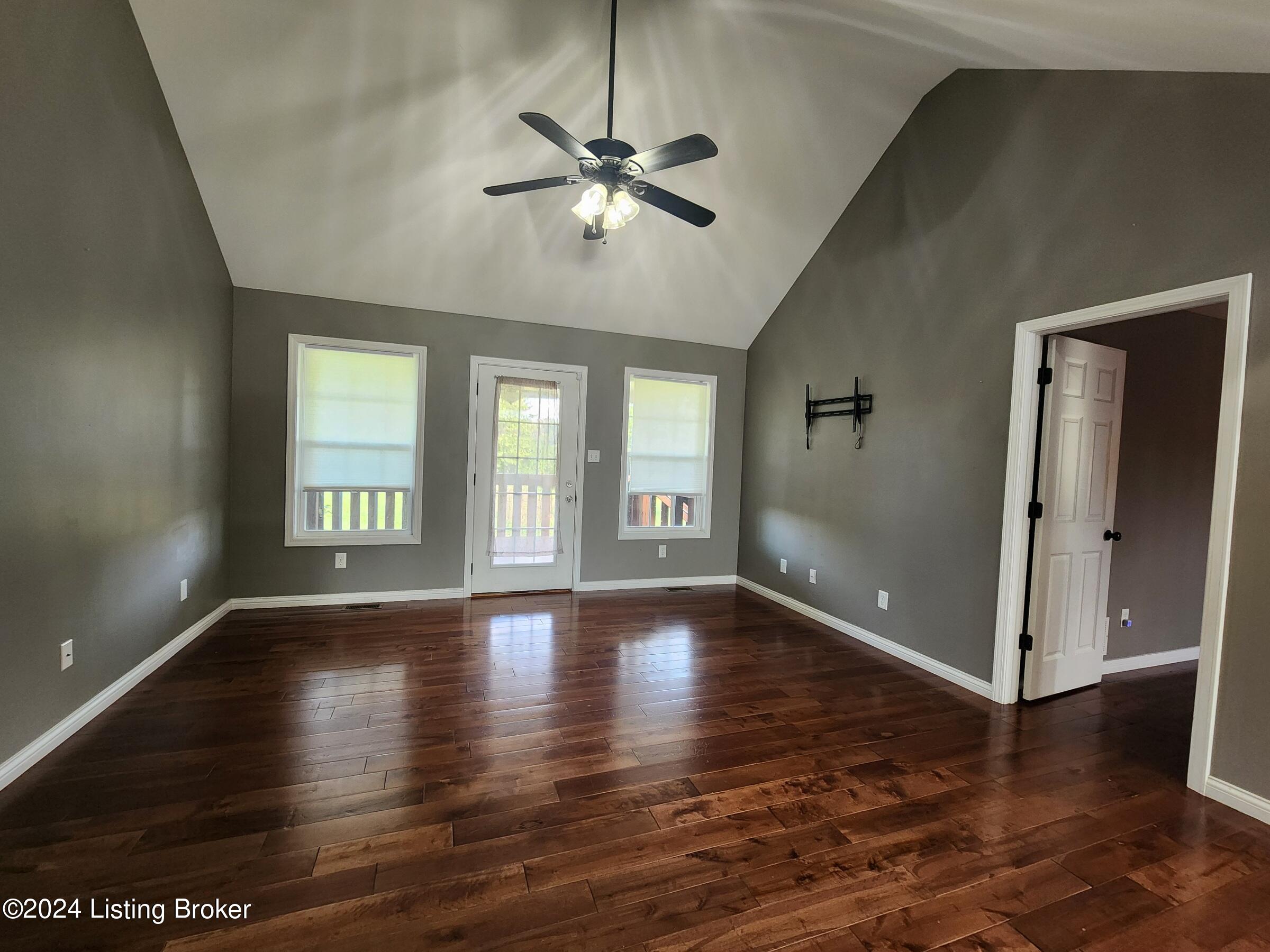 201 S Howard St, Bardstown, Kentucky image 2