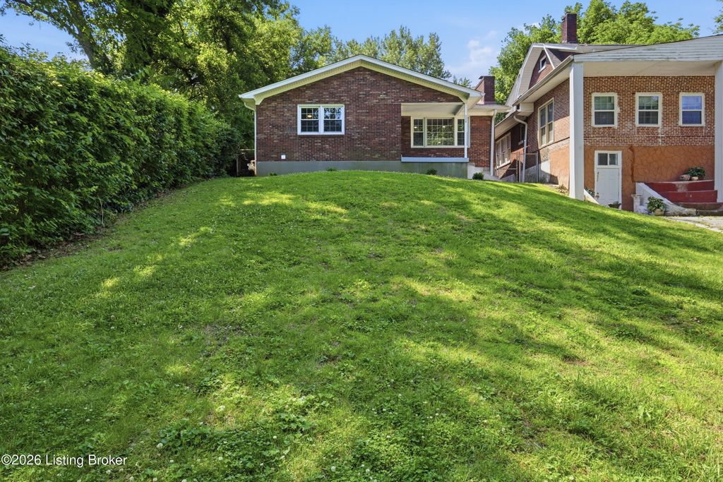 Photo of 4230 Northwestern Pkwy, Louisville, KY 40212 (MLS # 1718215)