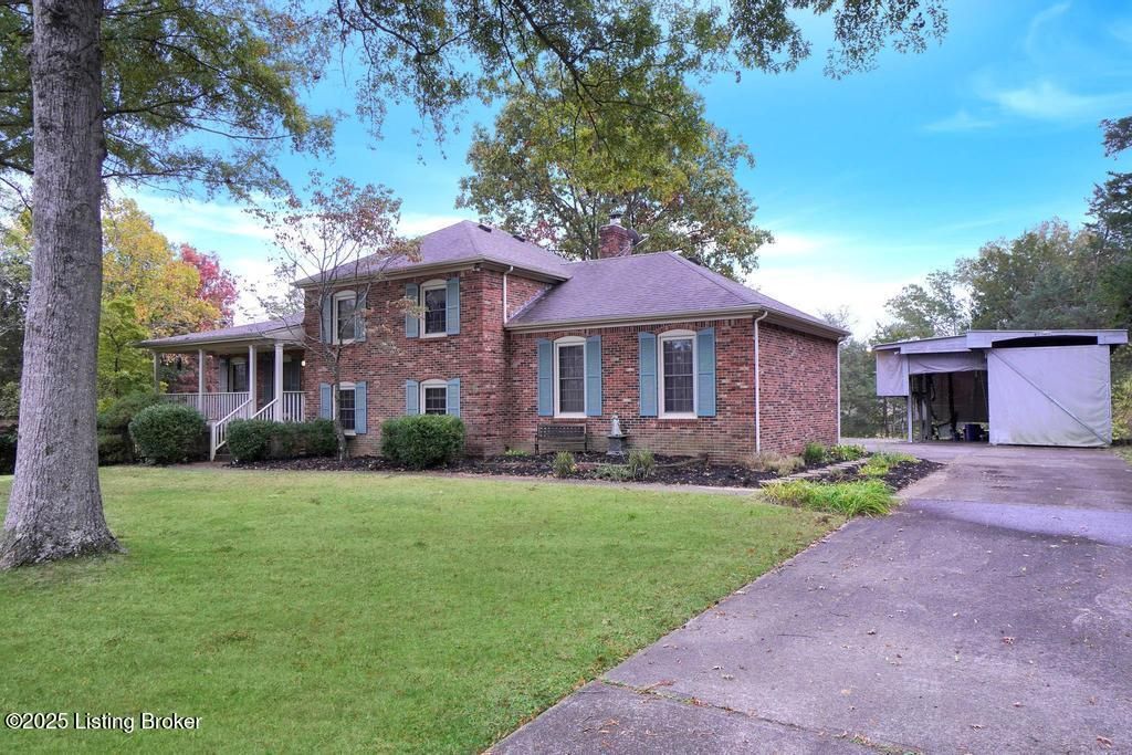 Photo of 2302 Forrest Park Dr, La Grange, KY 40031 (MLS # 1702063)