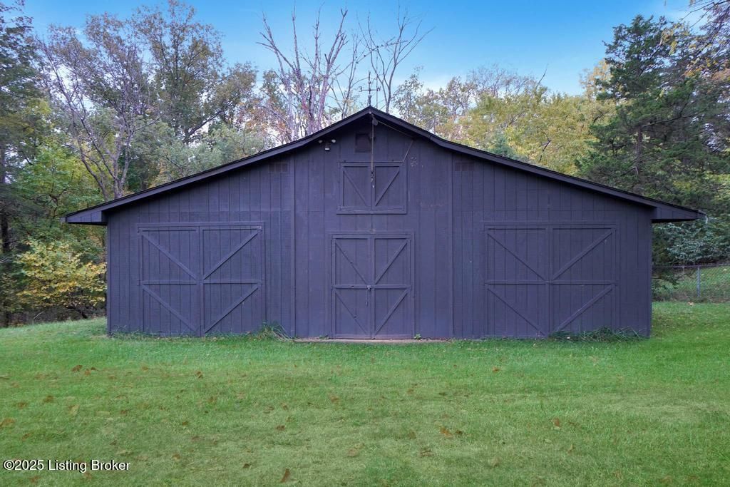 Photo of 2302 Forrest Park Dr, La Grange, KY 40031 (MLS # 1702063)