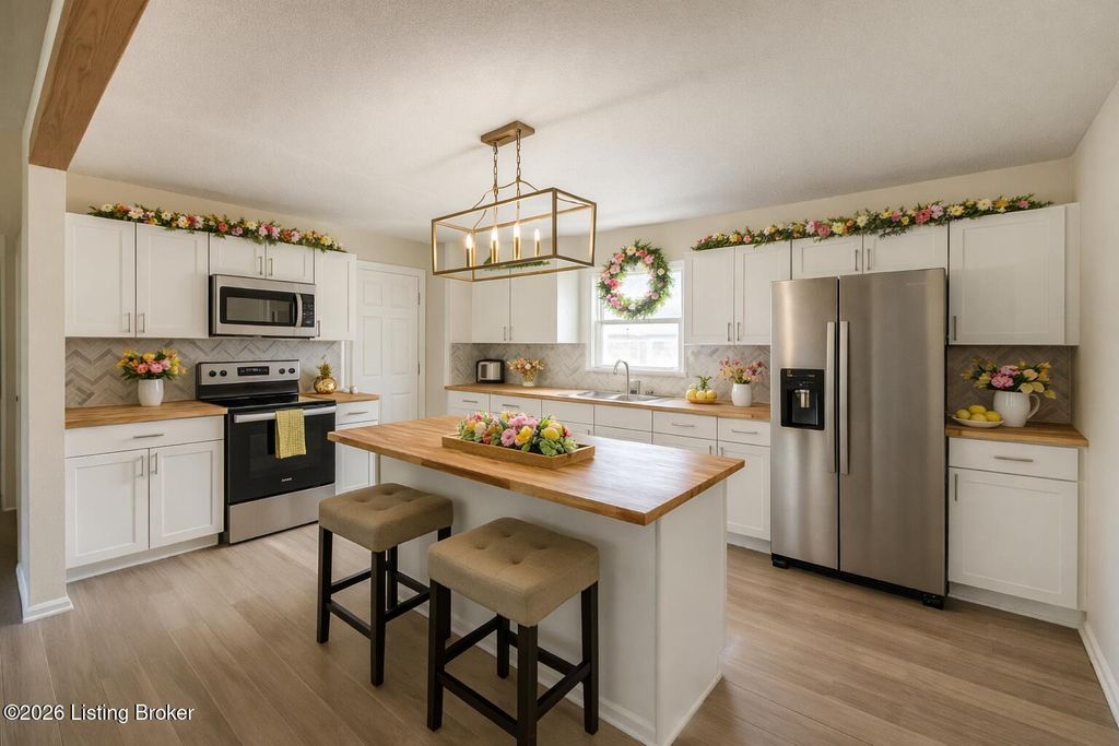 Photo of 402 Duggins Dr, Elizabethtown, KY 42701 (MLS # 1709787)