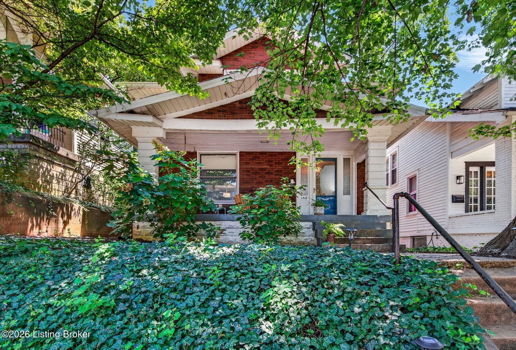 Photo of 1712 Edgeland Ave, Louisville, KY 40204 (MLS # 1724076)