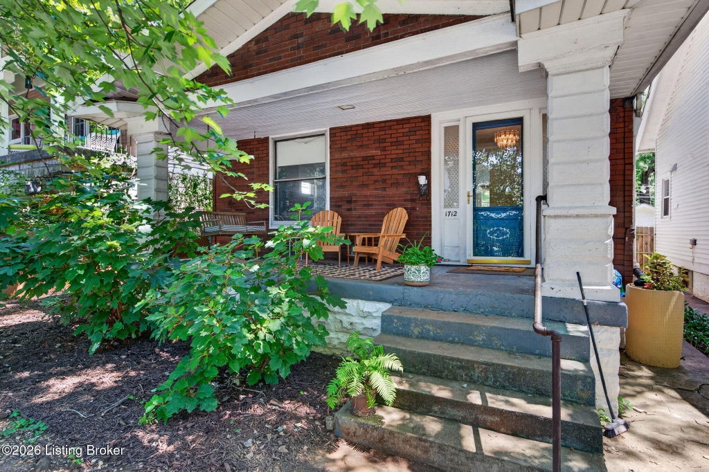 Photo of 1712 Edgeland Ave, Louisville, KY 40204 (MLS # 1724076)