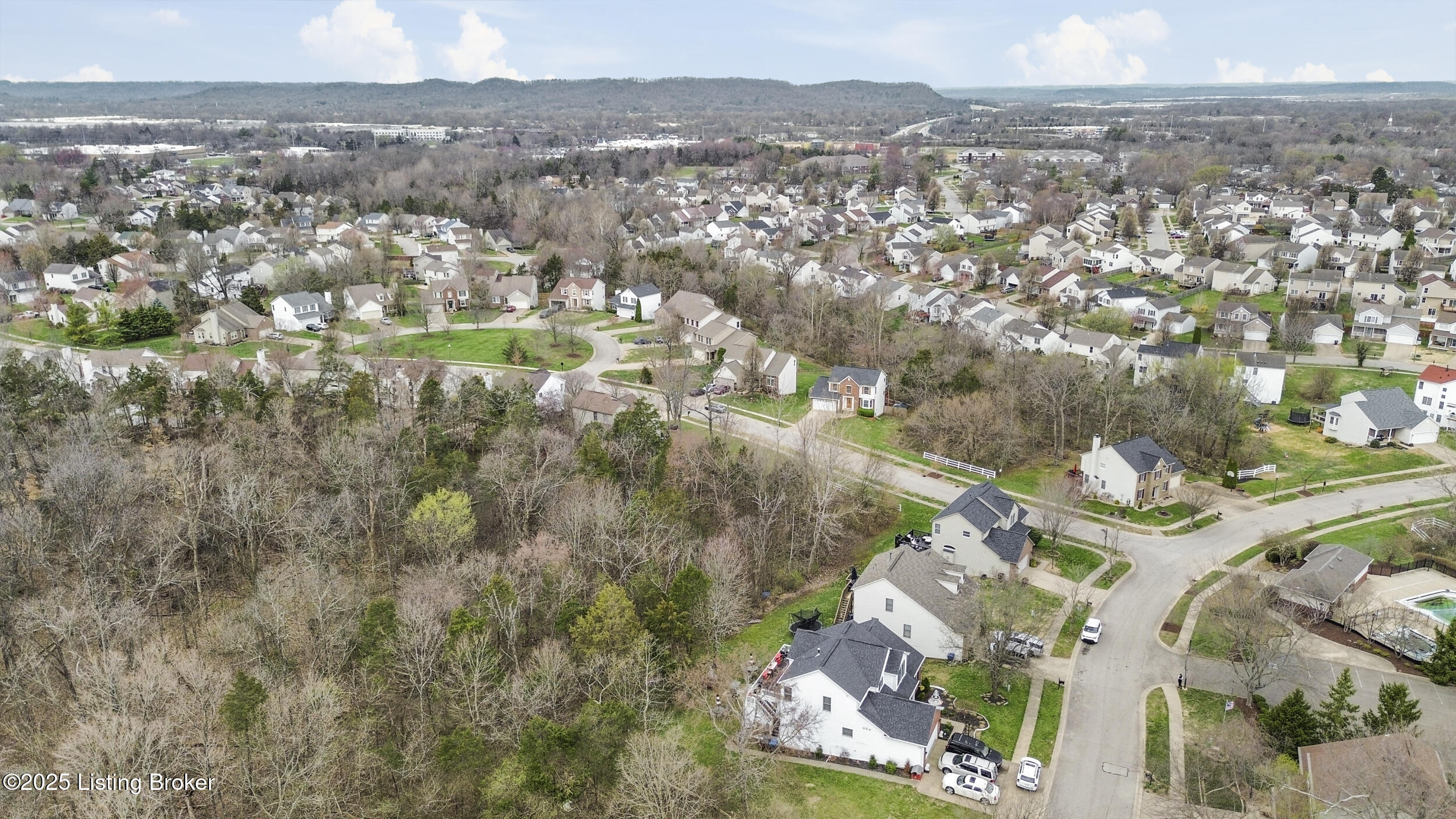 9415 River Trail Dr, Louisville, Kentucky image 3