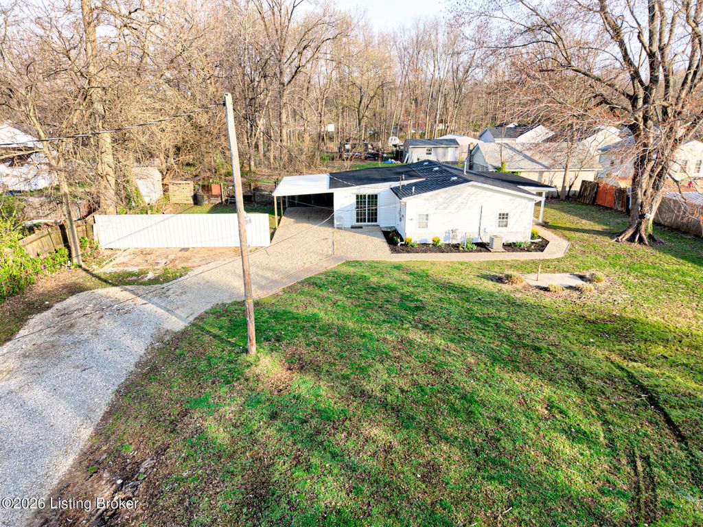 Photo of 1207 Doris Dr, Louisville, KY 40118 (MLS # 1712464)