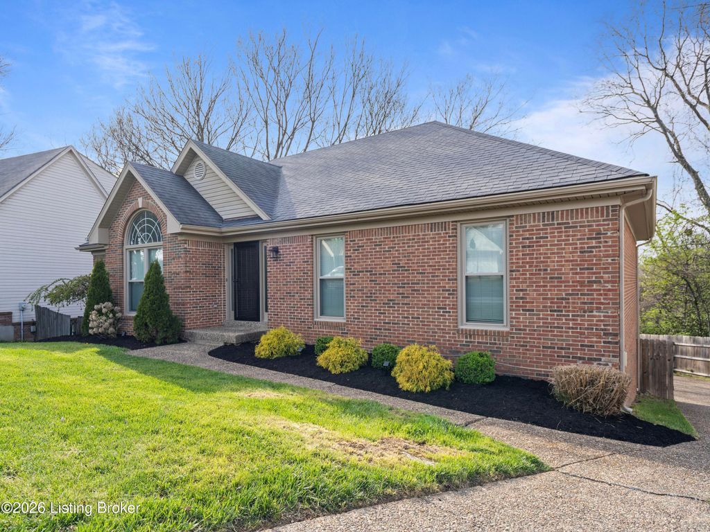 Photo of 2709 Antone Pkwy, Louisville, KY 40220 (MLS # 1714685)