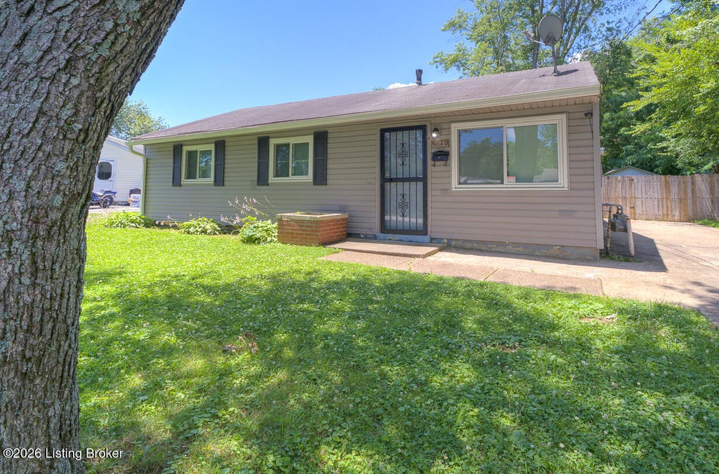 Photo of 9620 El Prado St, Louisville, KY 40272 (MLS # 1721616)