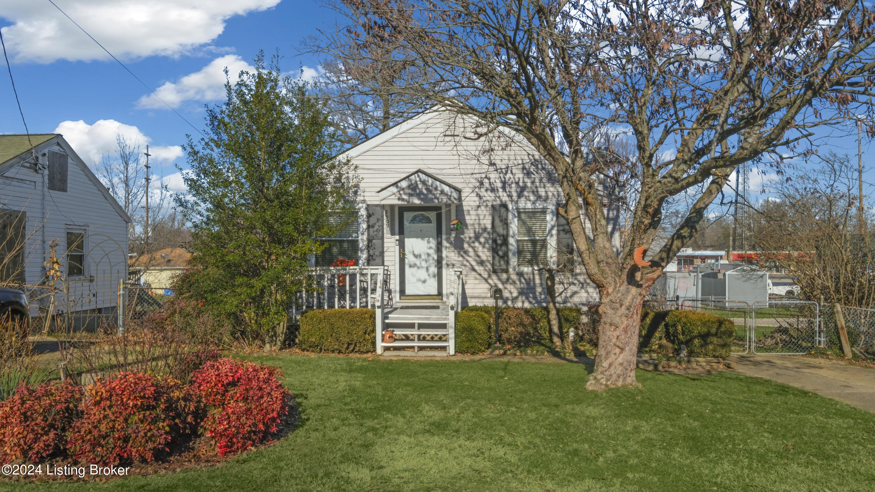 Photo 1 of 29 — 2509 Elmhurst Ave, Louisville, KY 40216