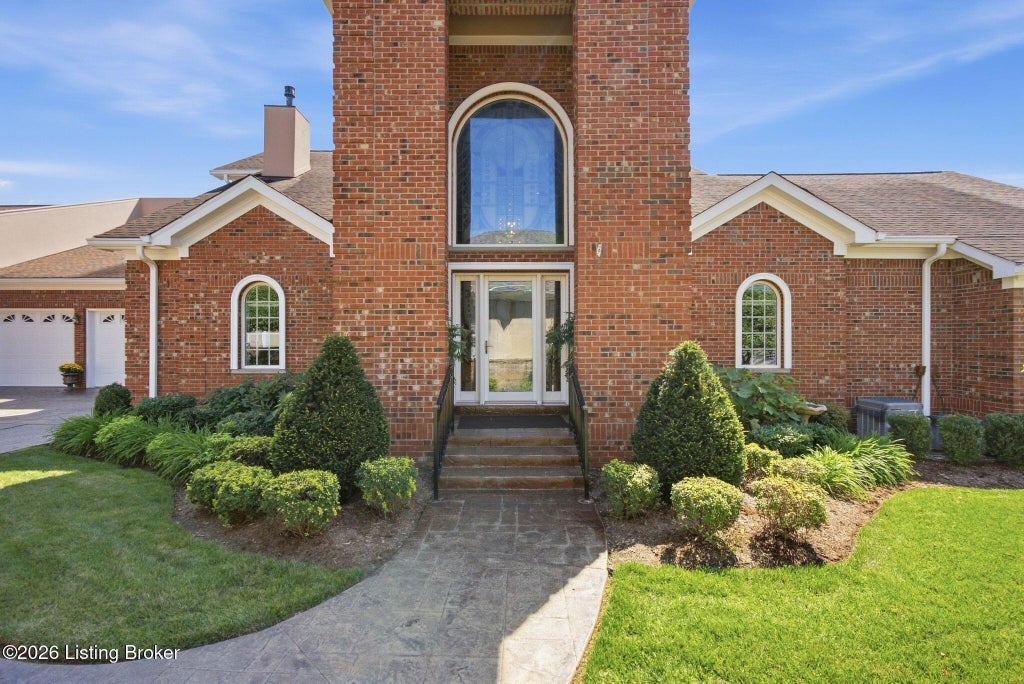 Photo of 2615 Alia Cir, Louisville, KY 40222 (MLS # 1729451)