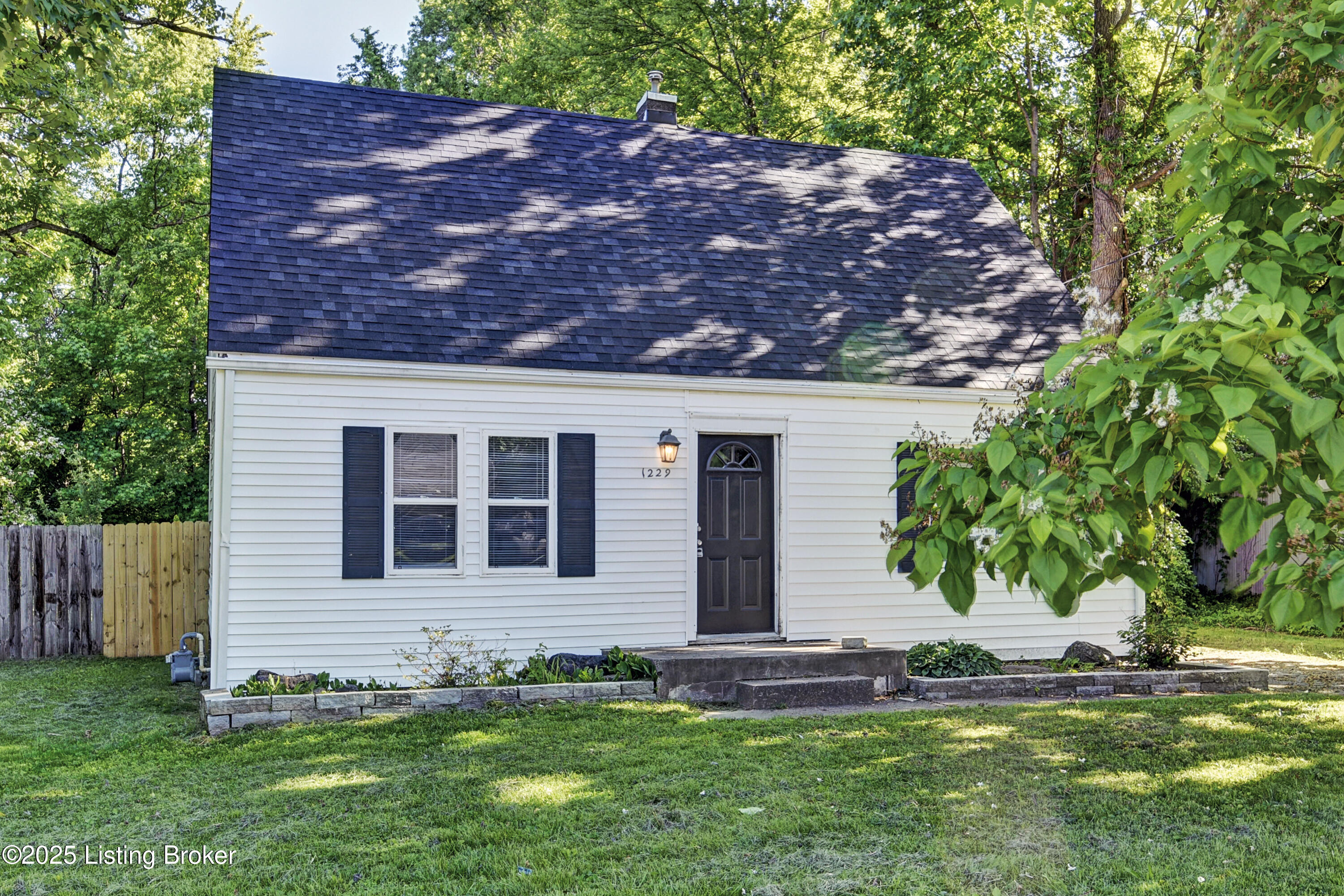 1229 Bates Ave, Louisville, Kentucky image 1