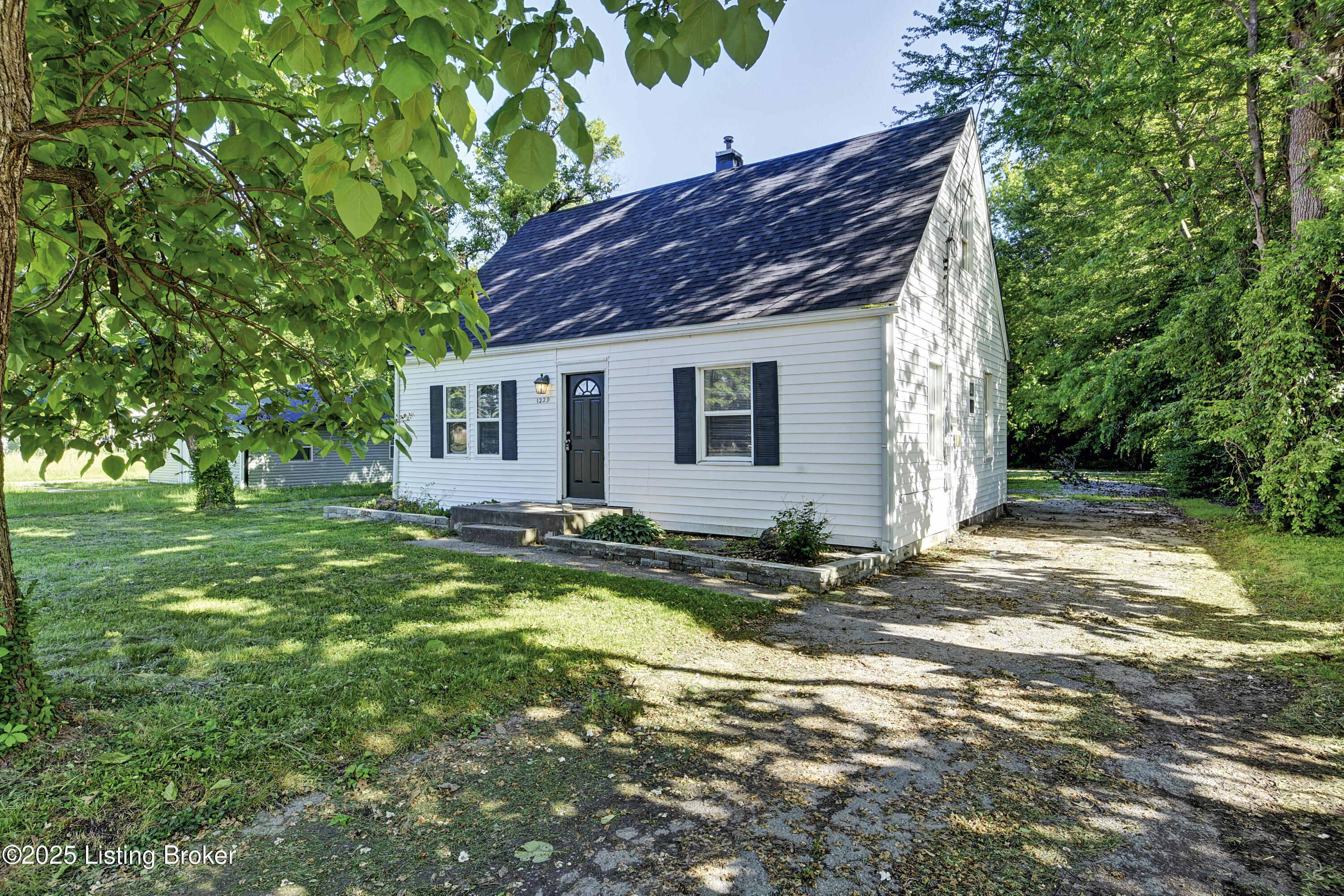 1229 Bates Ave, Louisville, Kentucky image 2