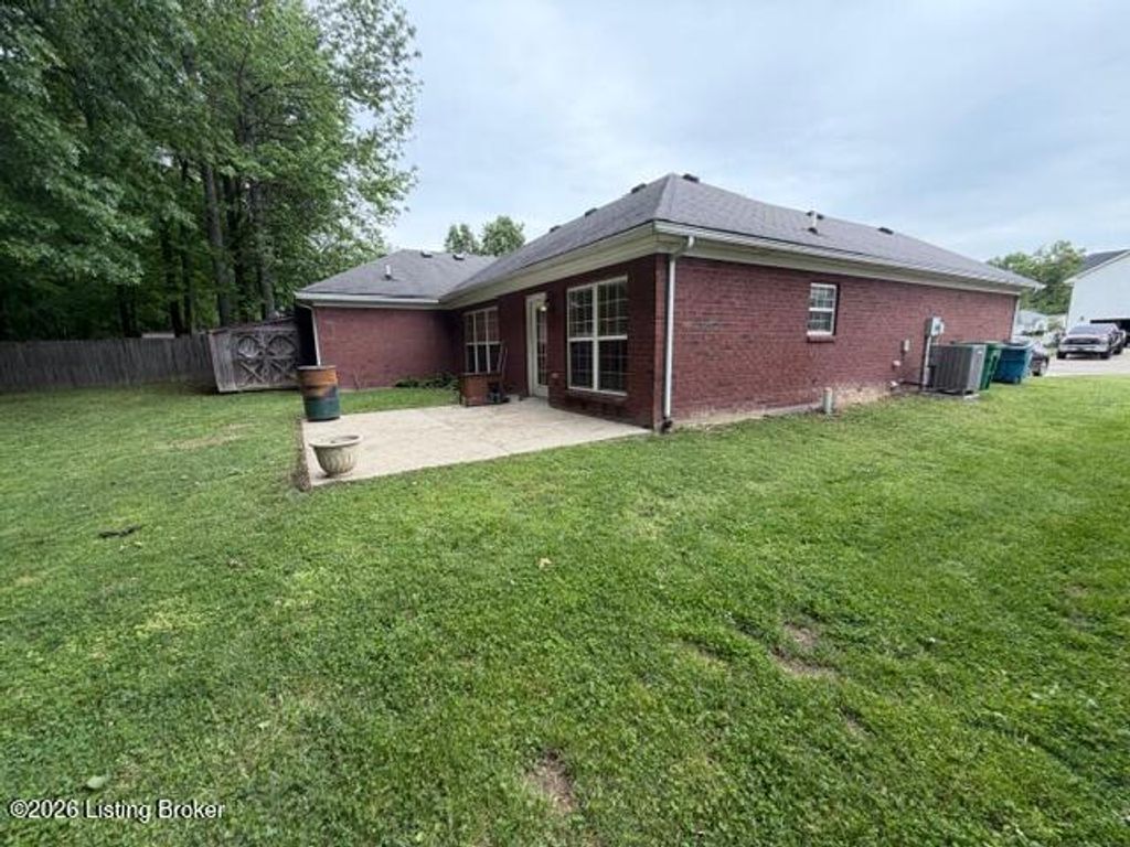 Photo of 157 Shady Glen Cir, Shepherdsville, KY 40165 (MLS # 1716241)