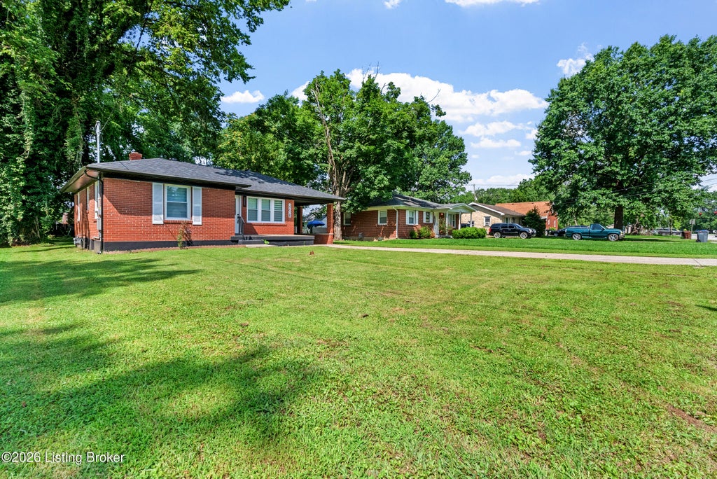 Photo of 3218 Bridwell Dr, Louisville, KY 40216 (MLS # 1721947)