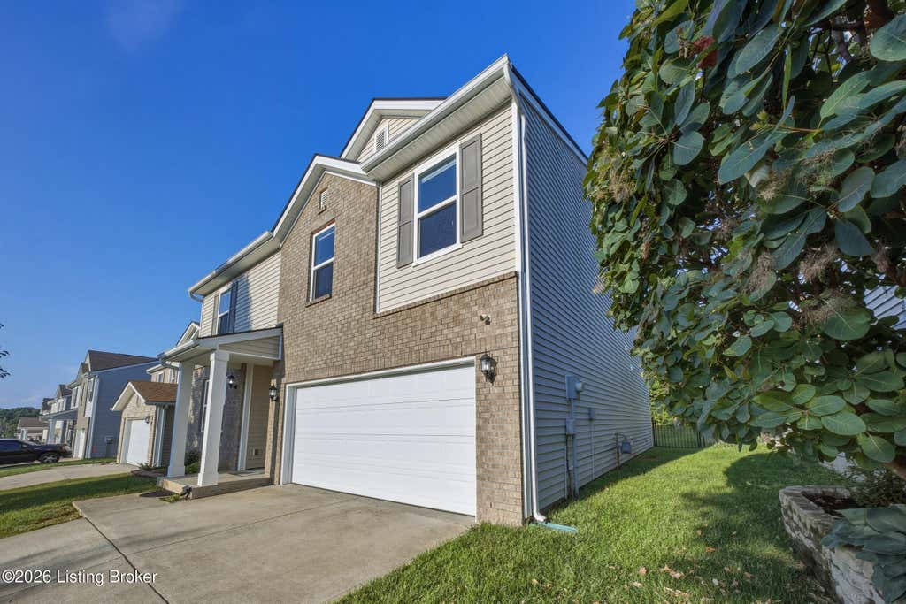 Photo of 12103 Parkview Trace Dr, Louisville, KY 40229 (MLS # 1725026)