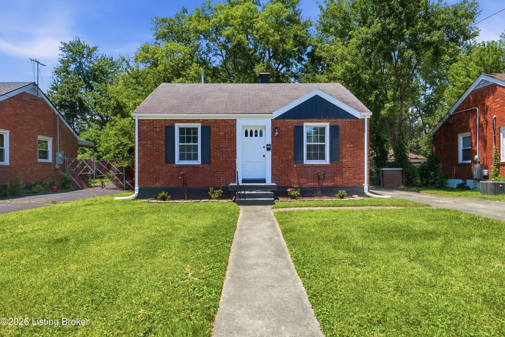 Photo of 1019 W Indian Trail, Louisville, KY 40213 (MLS # 1721745)