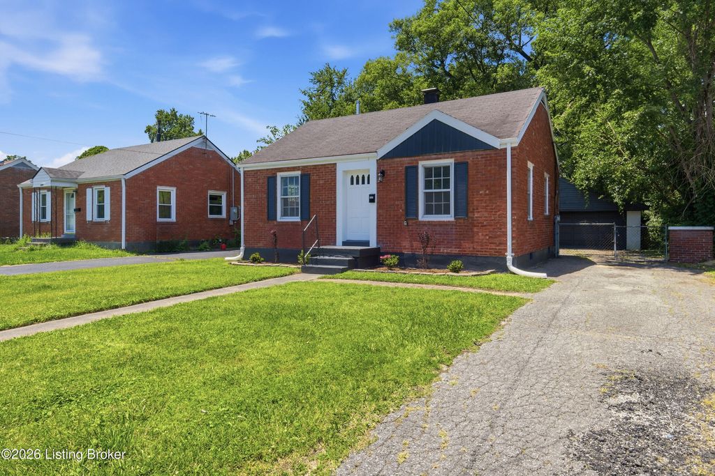 Photo of 1019 W Indian Trail, Louisville, KY 40213 (MLS # 1721745)