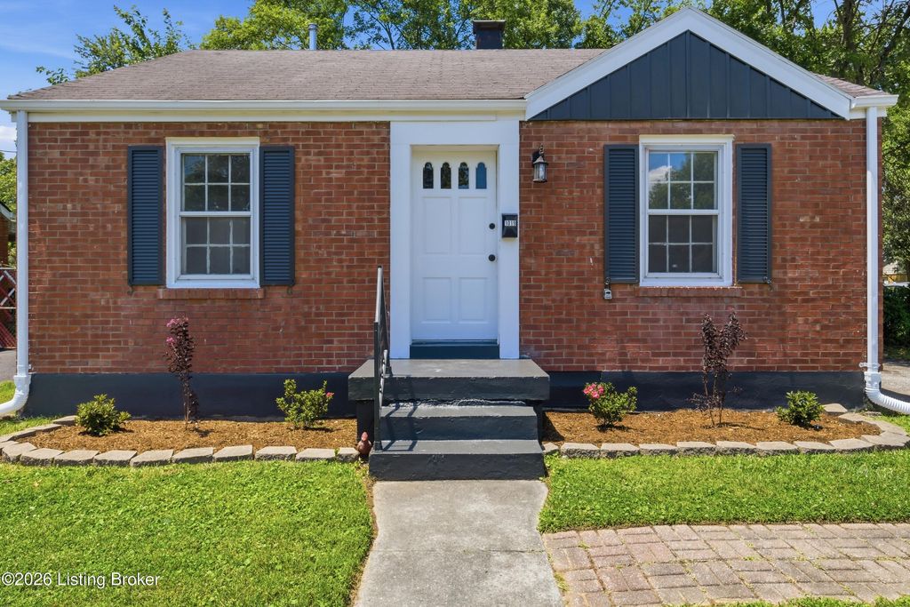 Photo of 1019 W Indian Trail, Louisville, KY 40213 (MLS # 1721745)