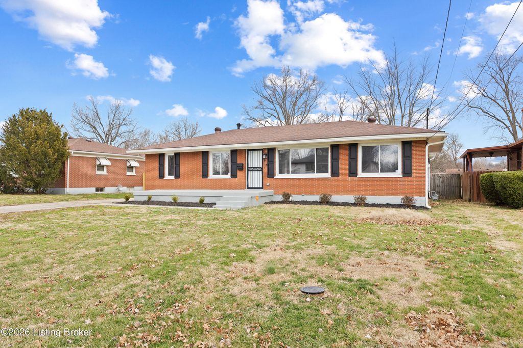 Photo of 8905 Mapleview Dr, Louisville, KY 40258 (MLS # 1710831)
