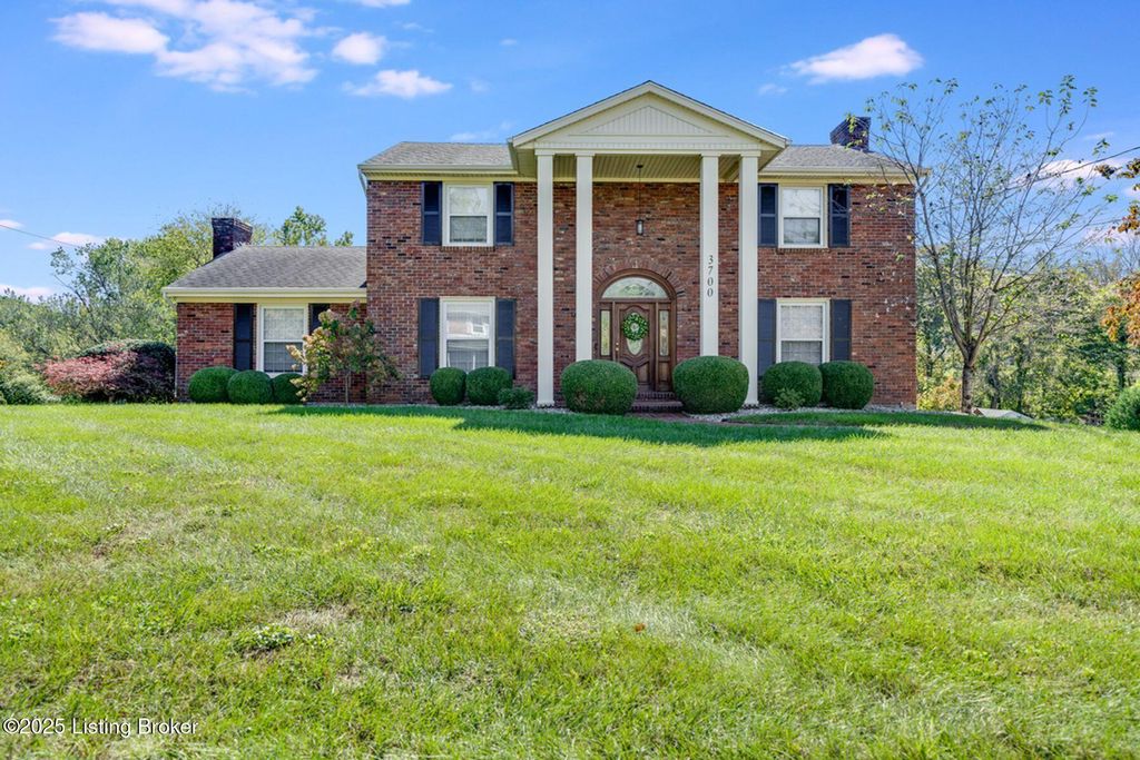 Photo of 3700 Whitehall Ct, Louisville, KY 40272 (MLS # 1700550)