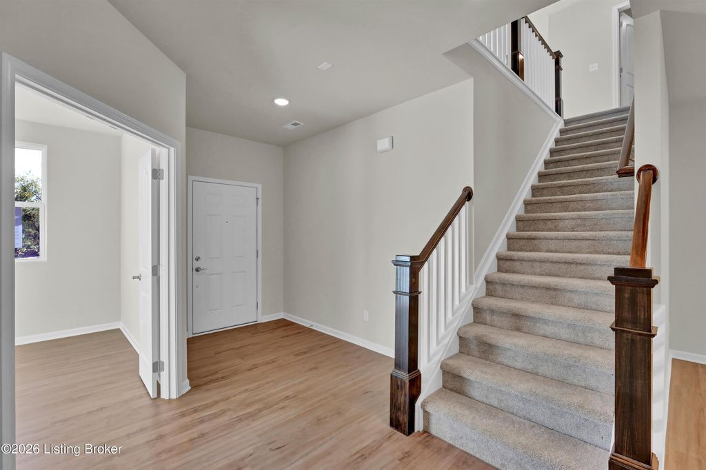 Photo of 6520 Fair Ridge Ln, Louisville, KY 40291 (MLS # 1708172)